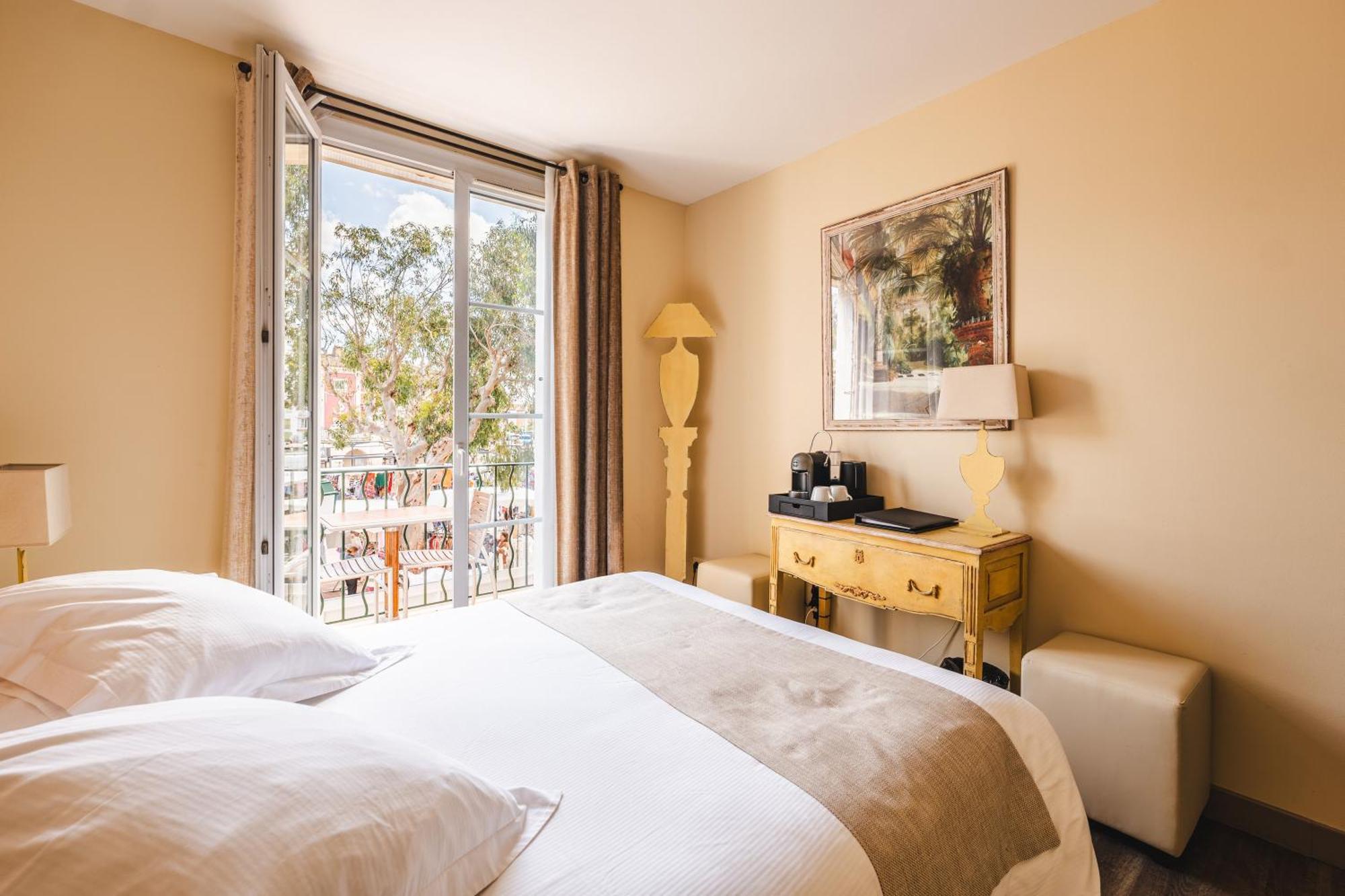 Le Suffren Hôtel Grimaud Exterior foto